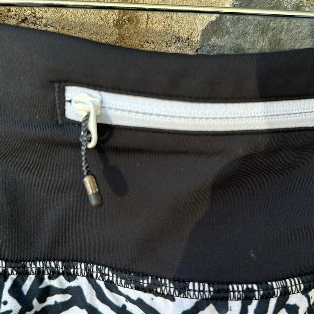 Lululemon Tracker Short III *4-way Stretch Brushed Animal White Black / Black